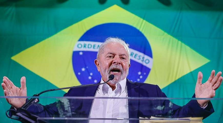 Luiz Inácio Lula da Silva fue reelegido presidente de Brasil con el 51,79 % de los votos válidos, frente al 48,21 % de Flávio Bolsonaro, en una segunda vuelta marcada por la polarización política.